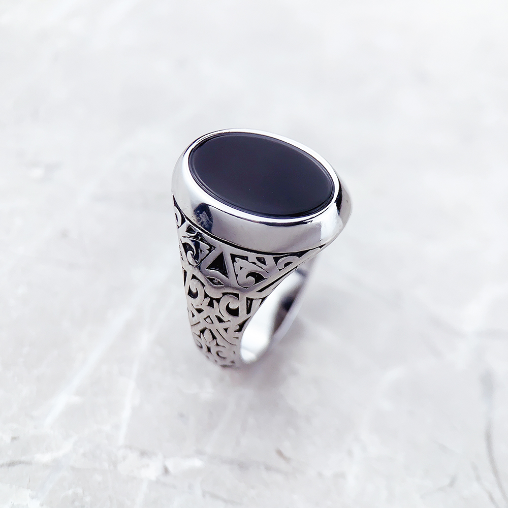 Czarny owalny sygnet w stylu e – Mens Signet Ring recenzja i cena