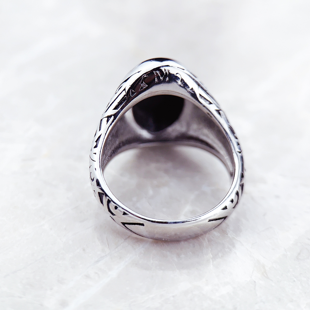 Czarny owalny sygnet w stylu e – Mens Signet Ring recenzja i cena